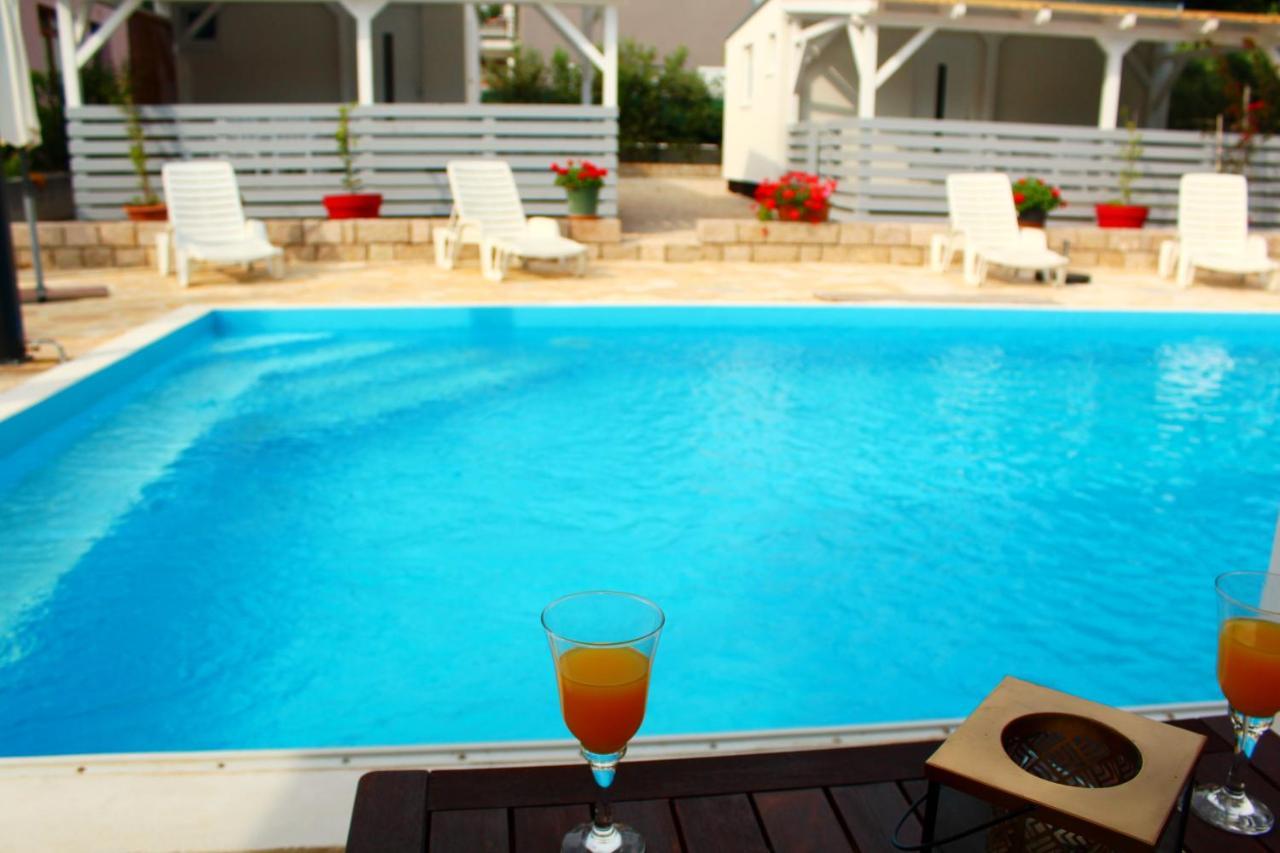Bungalow Vice With Pool Pakoštane Dış mekan fotoğraf