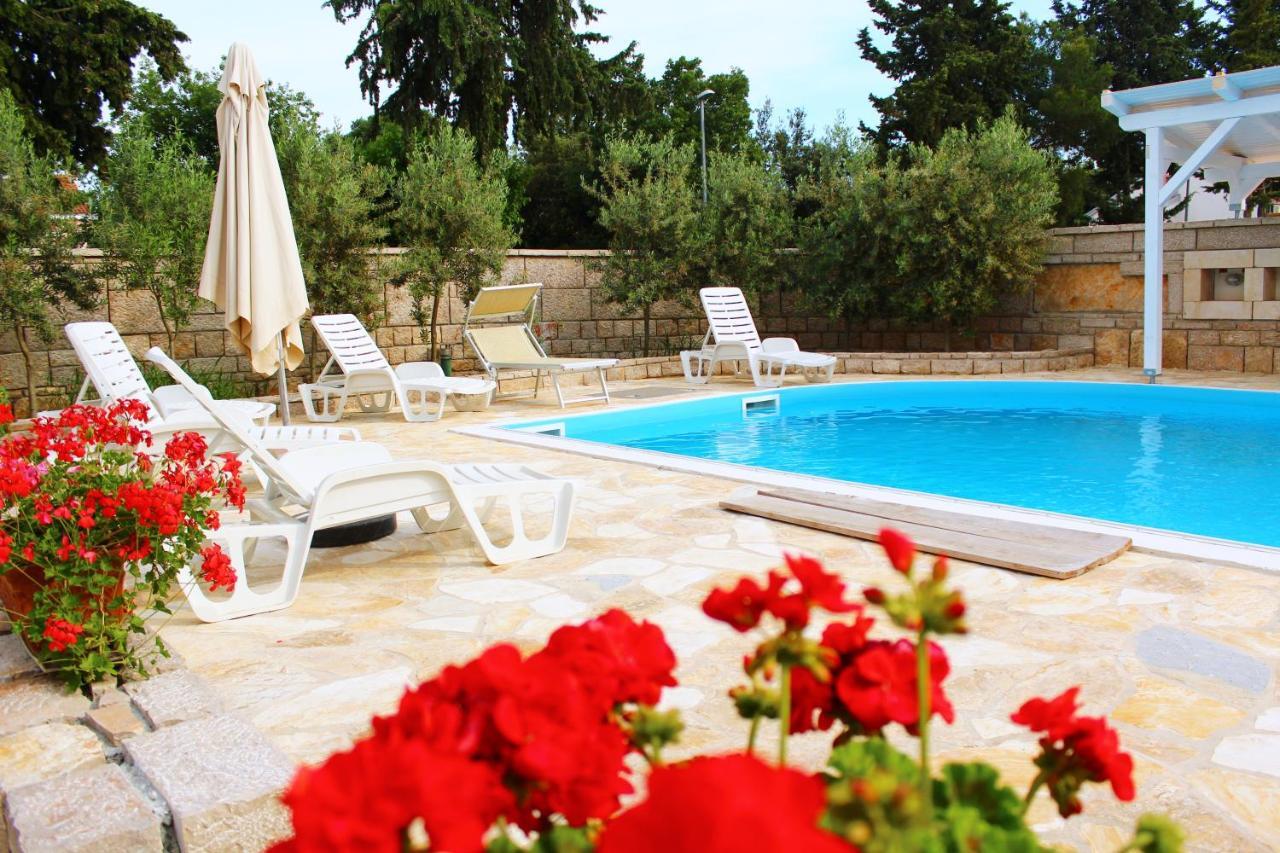 Bungalow Vice With Pool Pakoštane Dış mekan fotoğraf