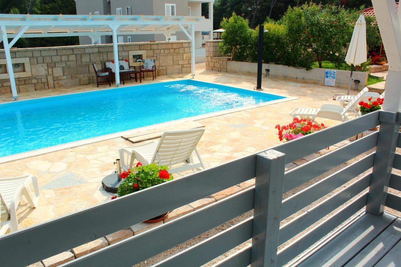 Bungalow Vice With Pool Pakoštane Dış mekan fotoğraf