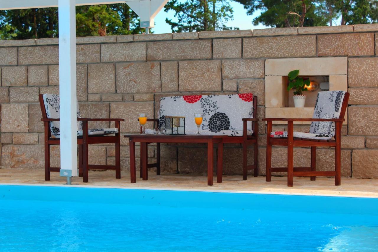 Bungalow Vice With Pool Pakoštane Dış mekan fotoğraf