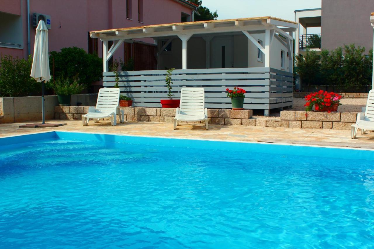 Bungalow Vice With Pool Pakoštane Dış mekan fotoğraf