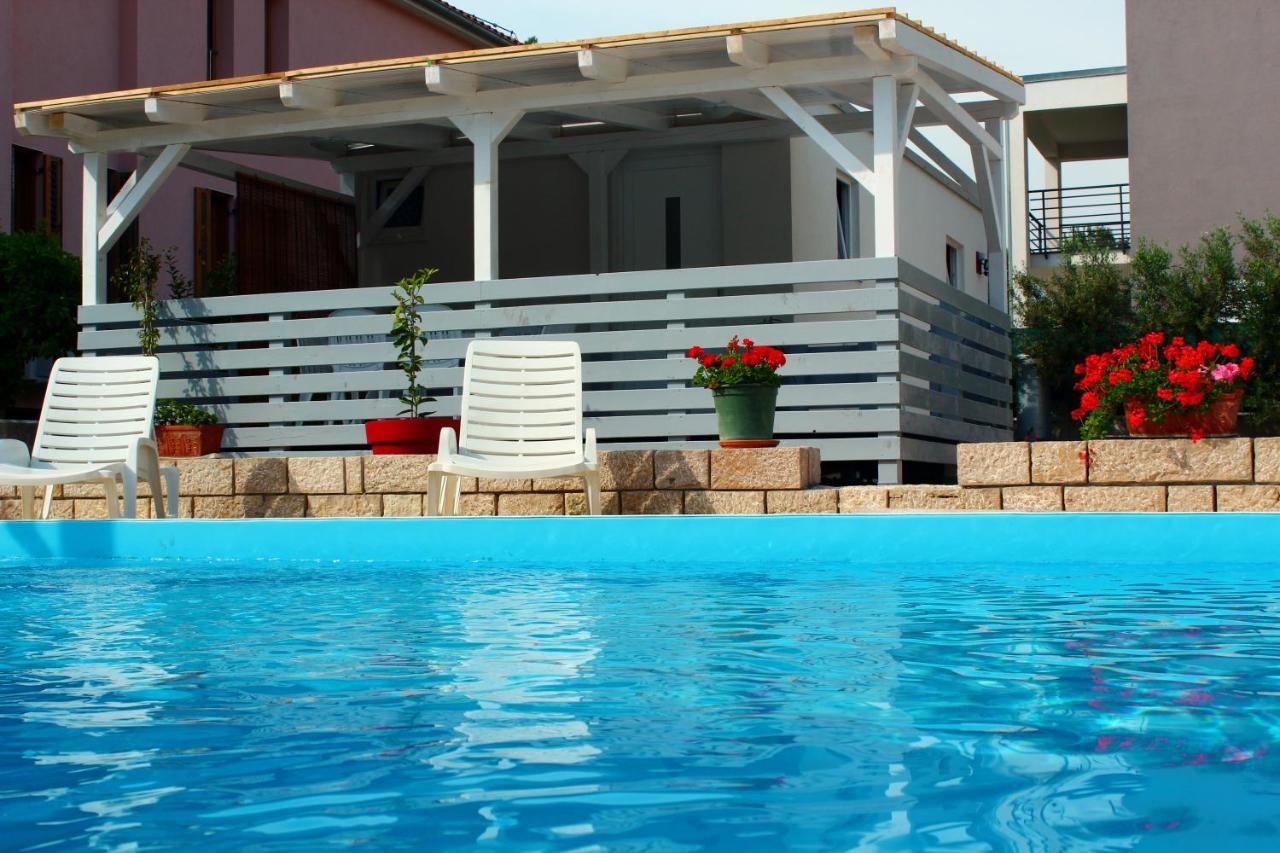 Bungalow Vice With Pool Pakoštane Dış mekan fotoğraf