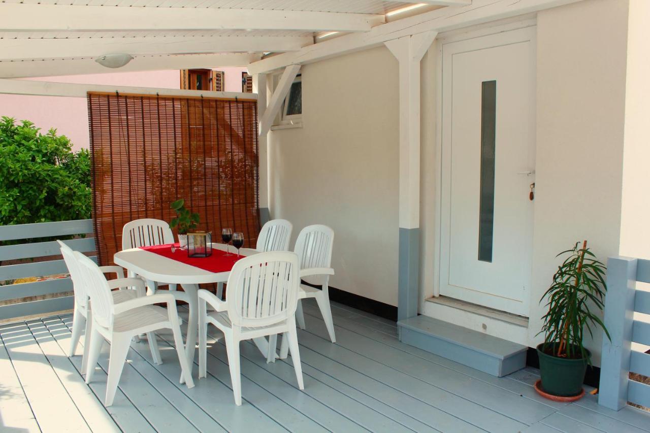Bungalow Vice With Pool Pakoštane Dış mekan fotoğraf