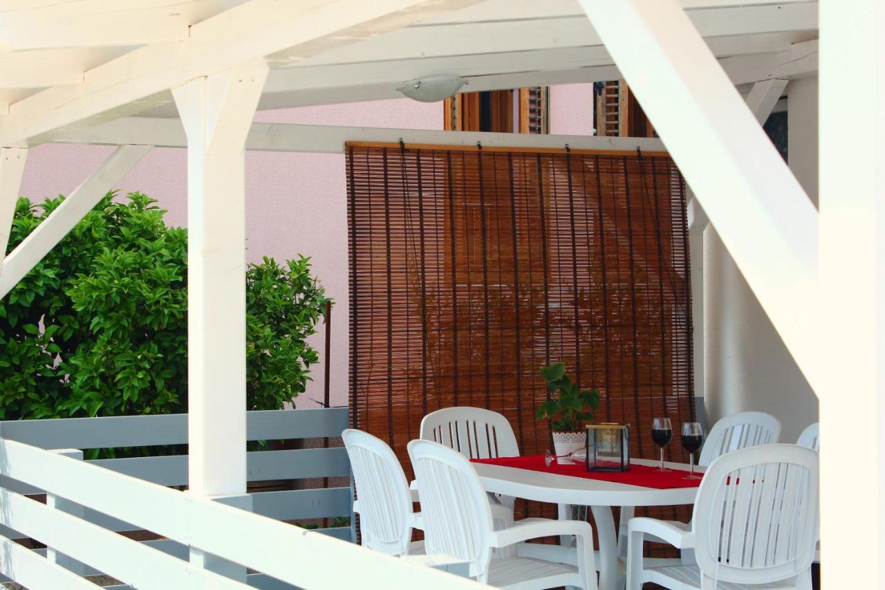 Bungalow Vice With Pool Pakoštane Dış mekan fotoğraf
