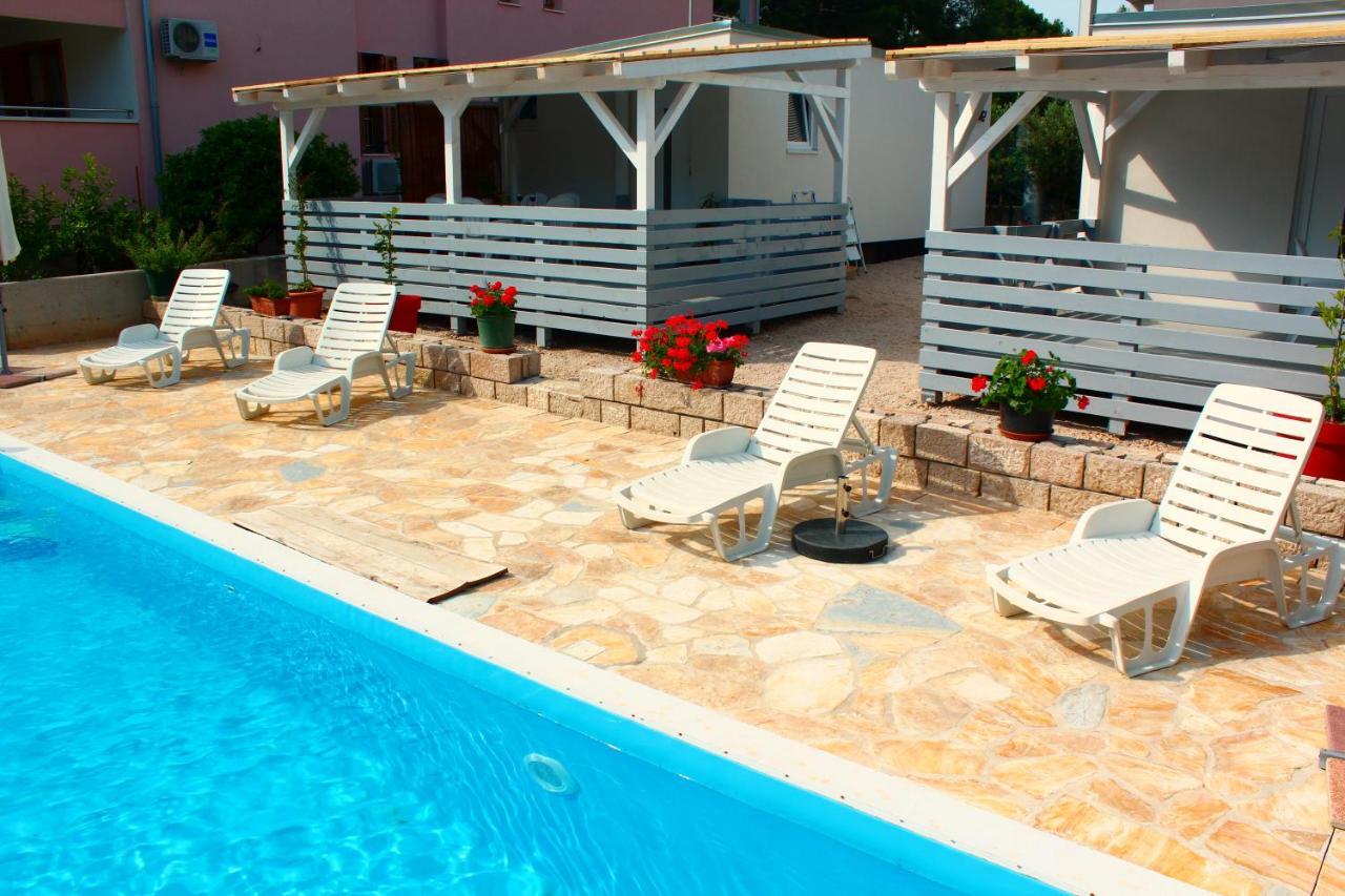 Bungalow Vice With Pool Pakoštane Dış mekan fotoğraf