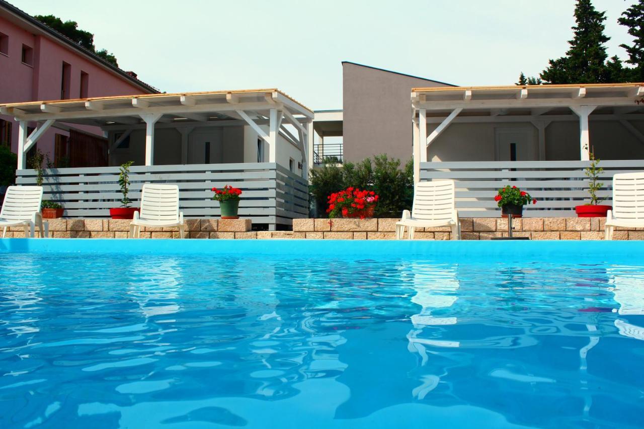 Bungalow Vice With Pool Pakoštane Dış mekan fotoğraf