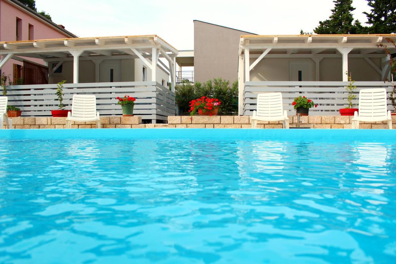 Bungalow Vice With Pool Pakoštane Dış mekan fotoğraf