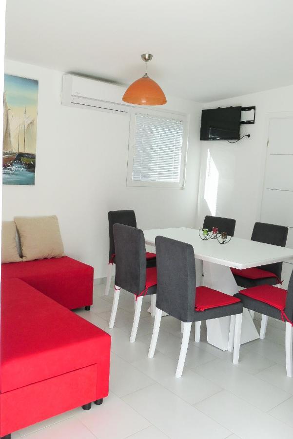 Bungalow Vice With Pool Pakoštane Dış mekan fotoğraf