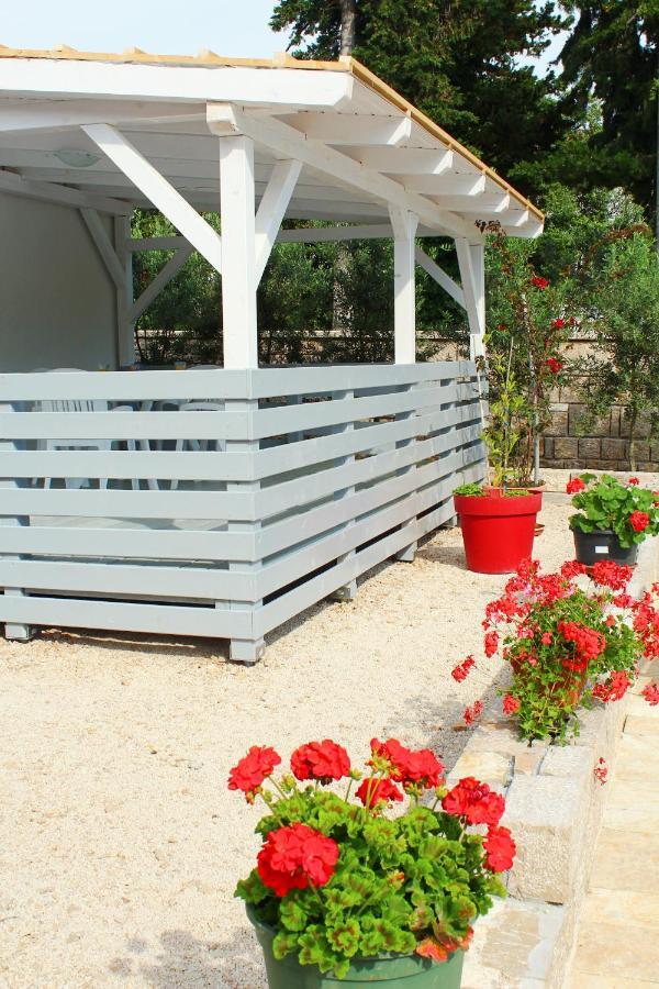 Bungalow Vice With Pool Pakoštane Dış mekan fotoğraf